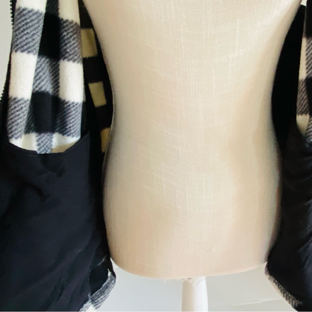 Chaps Black & White Checked Fleece Vest Full Zipper Size M with Pockets - Picture 7 of 16